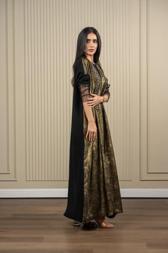 عباية كريب اسود مع ذهبي بتطريز