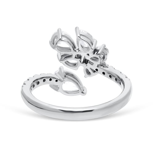 خاتم ألماس مزروع مخبريا "تفتح الأزهار" – تصميم أنث...