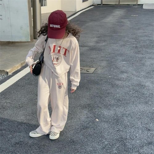 طقم رياضي للبنات