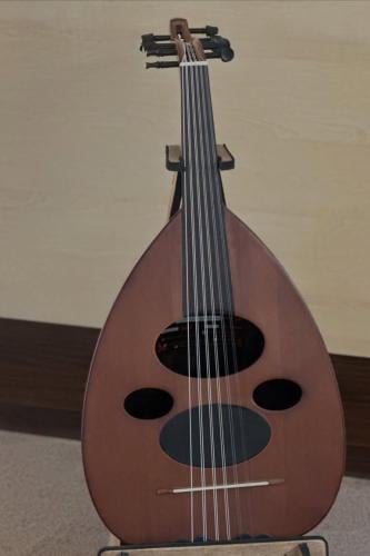 عود مصري ( الصانع محمود داغر موديل D )