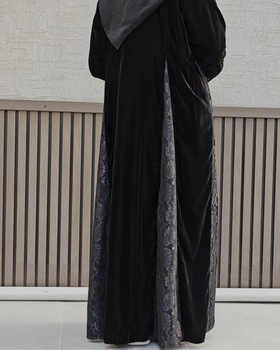 Velvet abaya with lace