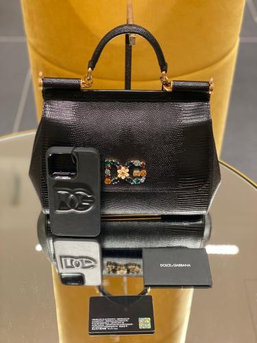 دولتشي آند قبانا M