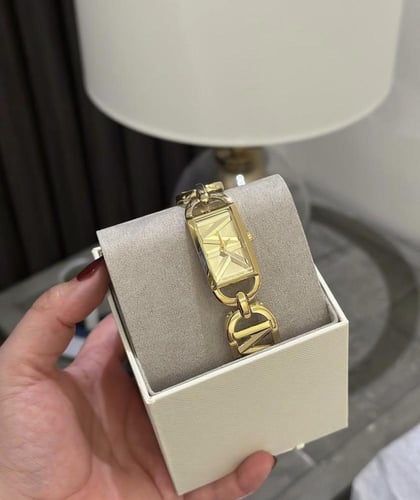 ساعة مايكل كورس ذهبي