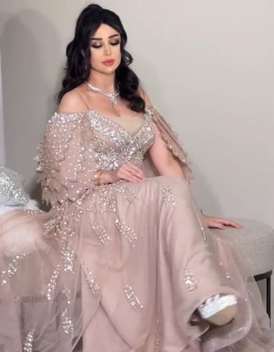 فستان سهره فخم حسب طلبك شك يدوي تل