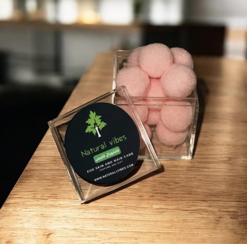 كرات تعطير الجسم القطنية