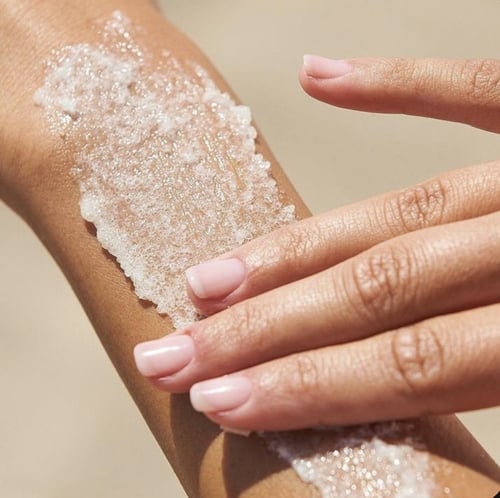 مقشر كريمي للبشرة