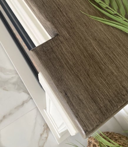 مكتبة تصميم فخم بسقف خشبي رمادي