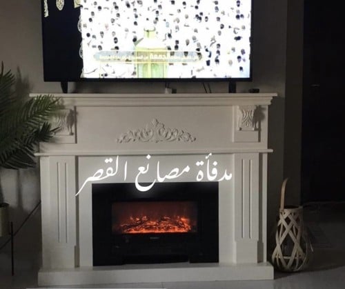 مكتبة خشبيه بزخرفة