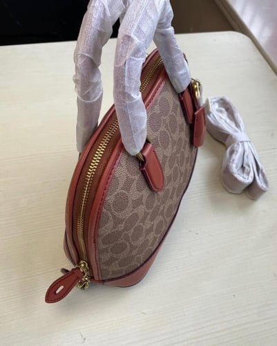 شنطة كوتش COACH