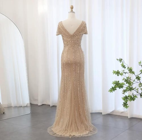 فستان ماسك على الجسم مزين بالكريستال