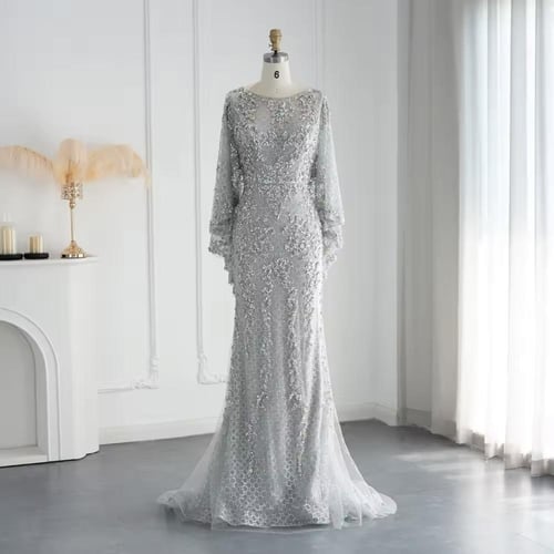 فستان فخم تطريز كامل مع كيب خلفي