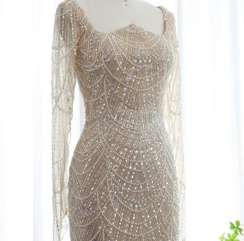 فستان ماسك بتطريز كامل وأكمام شفافه