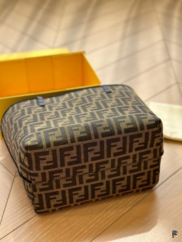 شنطة فندي FENDI