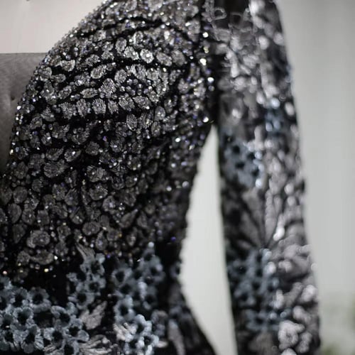 فستان منفوش بتطريز كامل واكمام طويلة