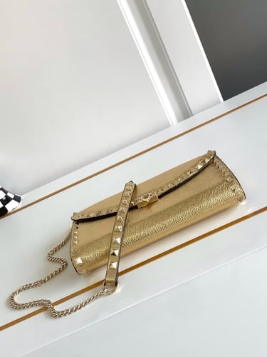 شنطة ڤالنتينو VALENTINO