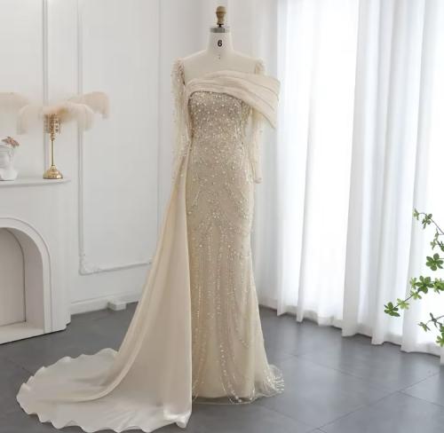 فستان طويل مطرز