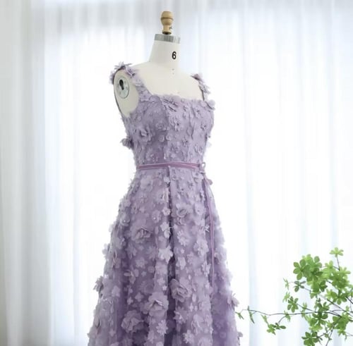 فستان تصميم ورود بدون أكمام مع فتحه عند الساق