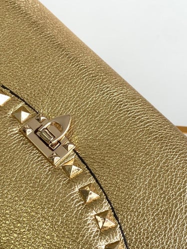 شنطة ڤالنتينو VALENTINO