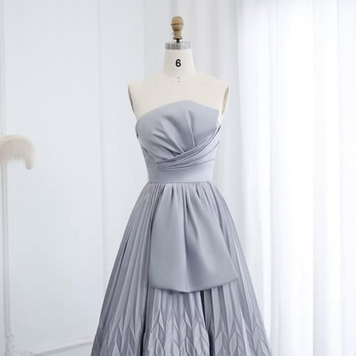 فستان بكسرات وفيونكة على الصدر