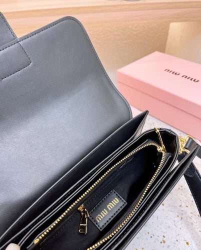 شنطة ميو ميو miu miu