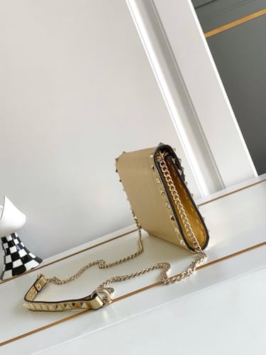 شنطة ڤالنتينو VALENTINO