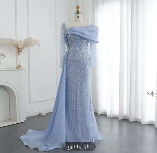 فستان طويل مطرز