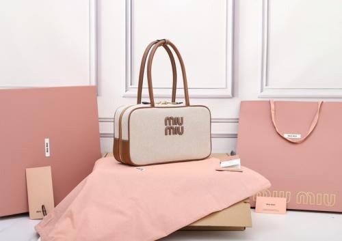 شنطة ميو ميو miu miu