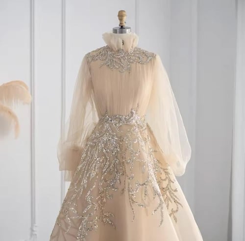 فستان تصميم فاخر بأكمام شيفون