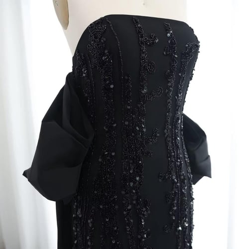 فستان راقي تطريز كامل بقطعة خلفية طويلة