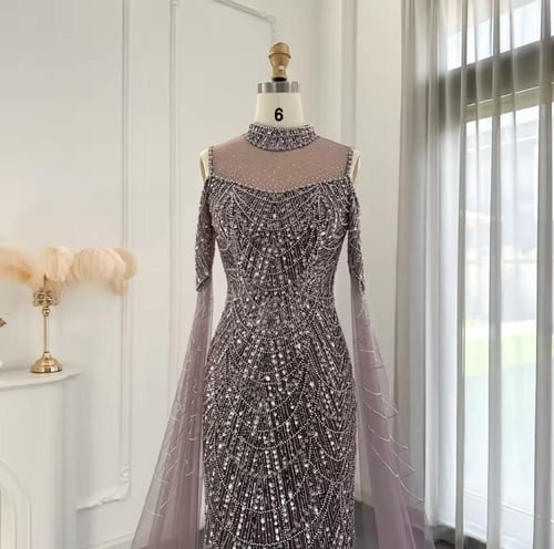 فستان سهره تل مطرز بأكمام كيب