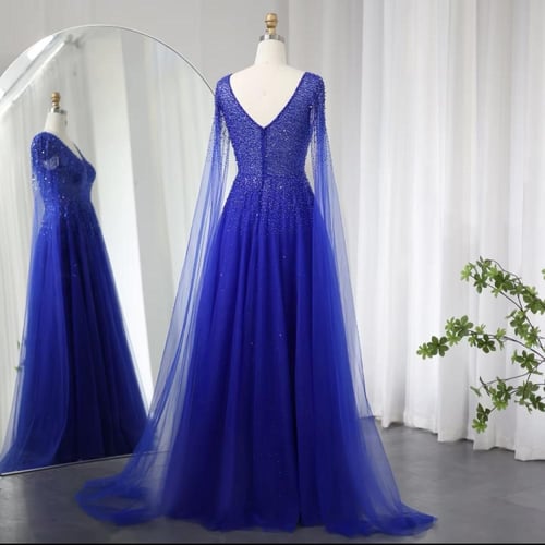 فستان مميز برقبة حرفV وأكمام كيب