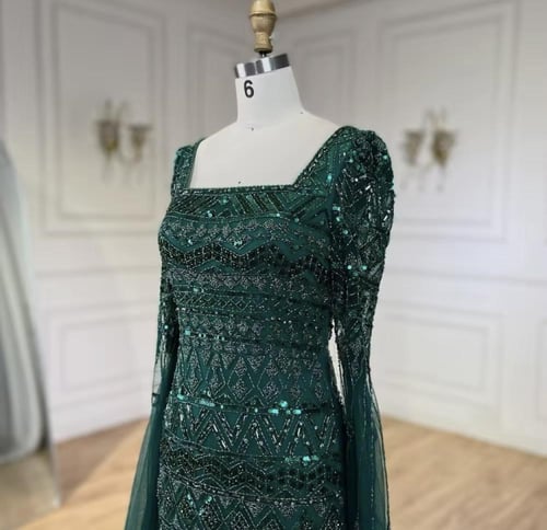 فستان تطريز كامل مع أكمام كيب شيفون