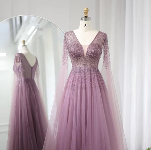 فستان مميز برقبة حرفV وأكمام كيب