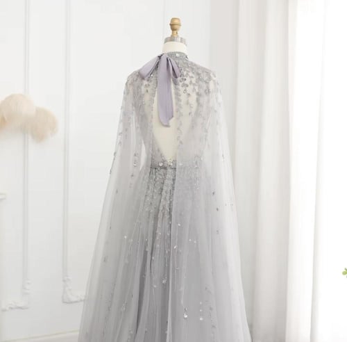 فستان تل مطرز برقبه وظهر مفتوح