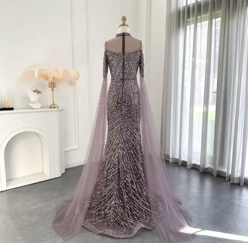 فستان سهره تل مطرز بأكمام كيب