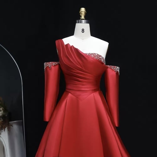 فستان اوف شولدر مع كرستال على الصدر