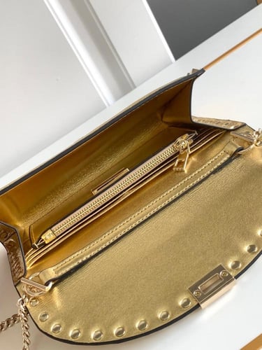 شنطة ڤالنتينو VALENTINO