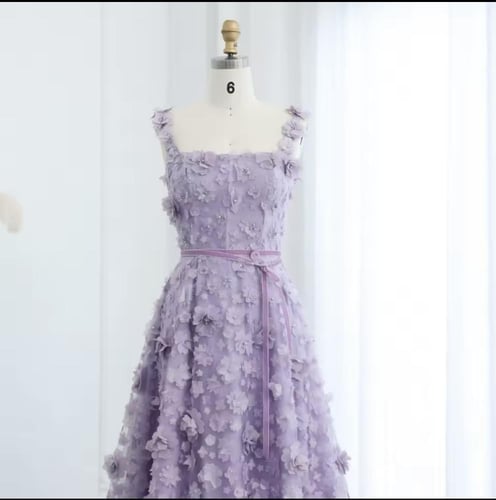 فستان تصميم ورود بدون أكمام مع فتحه عند الساق