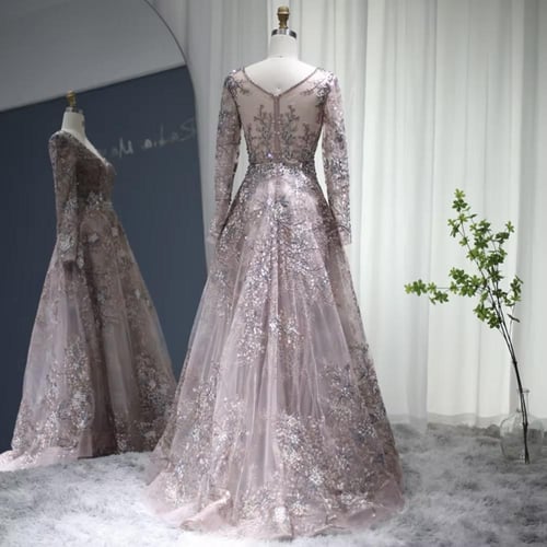 فستان منفوش بتطريز كامل واكمام طويلة