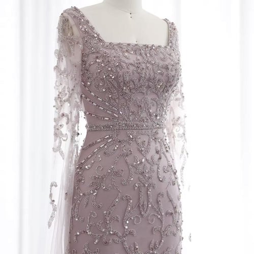 فستان فخم تطريز كامل واكمام كيب