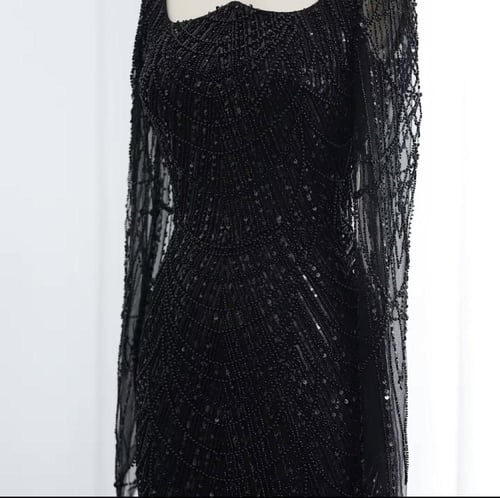 فستان ماسك بتطريز كامل وأكمام شفافه