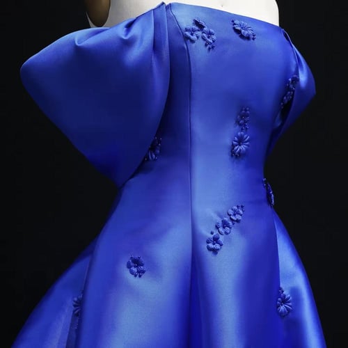 فستان تفته فخم جداً بتزيين ورود