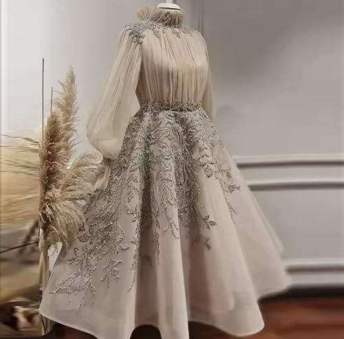 فستان تصميم فاخر بأكمام شيفون