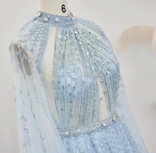 فستان تل مطرز برقبه وظهر مفتوح