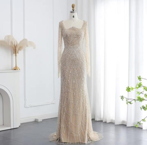 فستان ماسك بتطريز كامل وأكمام شفافه