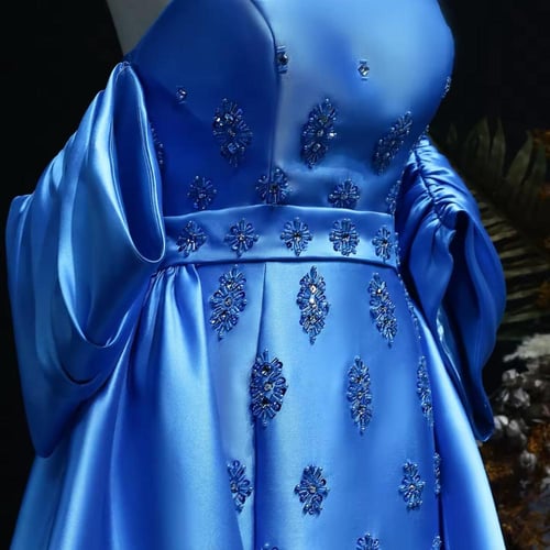 فستان تفتة تطريز على الصدر مع ذيل طويل