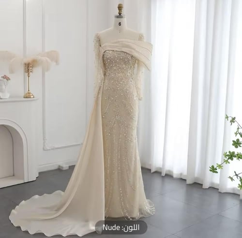 فستان طويل مطرز