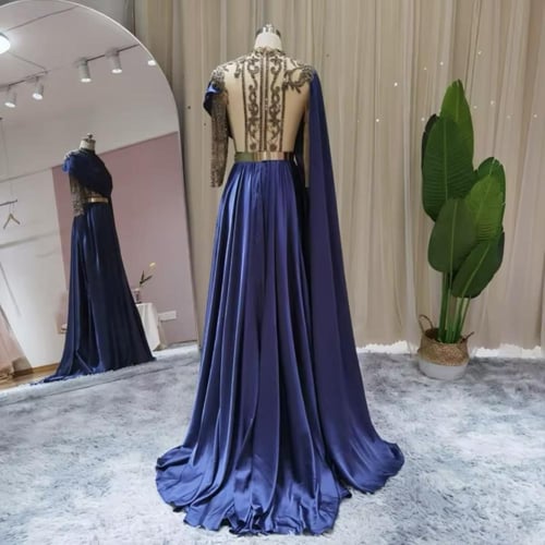 فستان ساتان مع حزام وظهر مكشوف