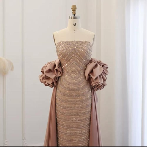 فستان تطريز كامل مع اكمام ورده كيب خلفي طويل