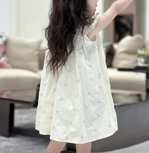 فستان بتطريز ذهبي من ديور